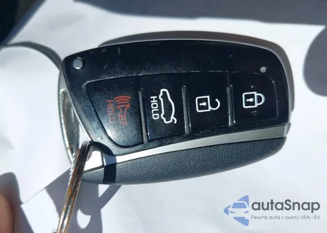 2015 Hyundai Genesis 3.8 z USA, uszkodzony, nr VIN KMHGN4JE7FUO91430